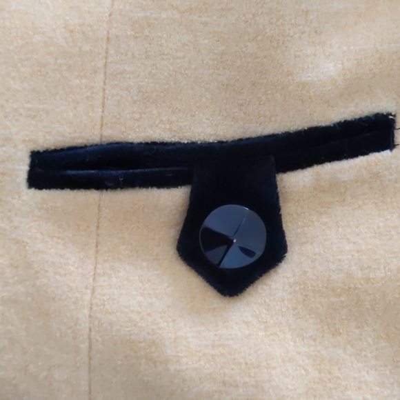 Adorable Cream Coat - Picture 5 of 5